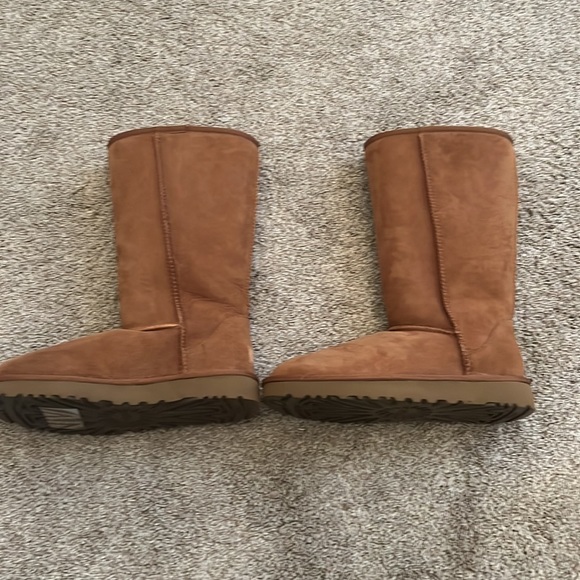 UGG boots in new condition - Picture 6 of 6